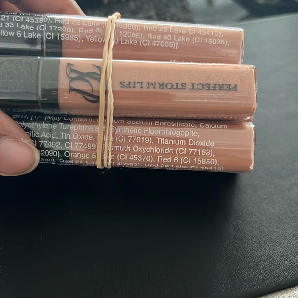 Lipgloss shade birthday suit